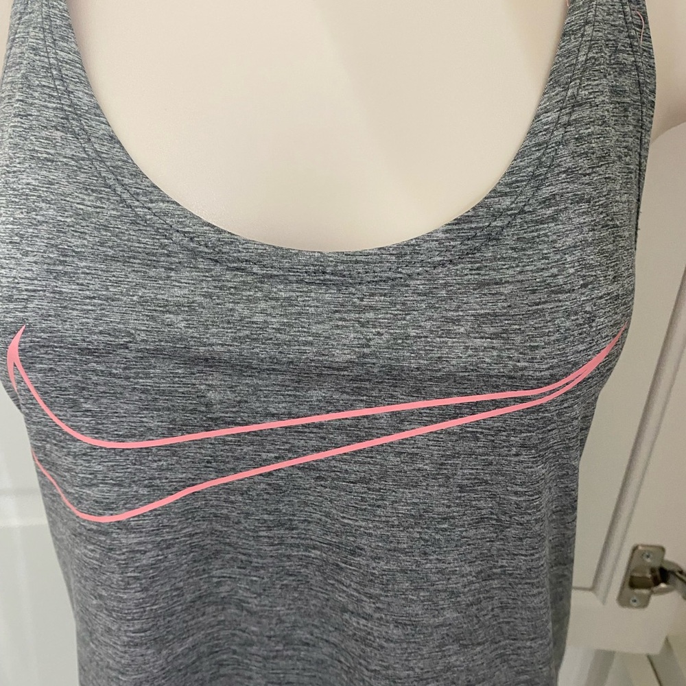 Nike Women's dry fit Heather Gray Tank with Pink Swoosh - Picture 2 of 12